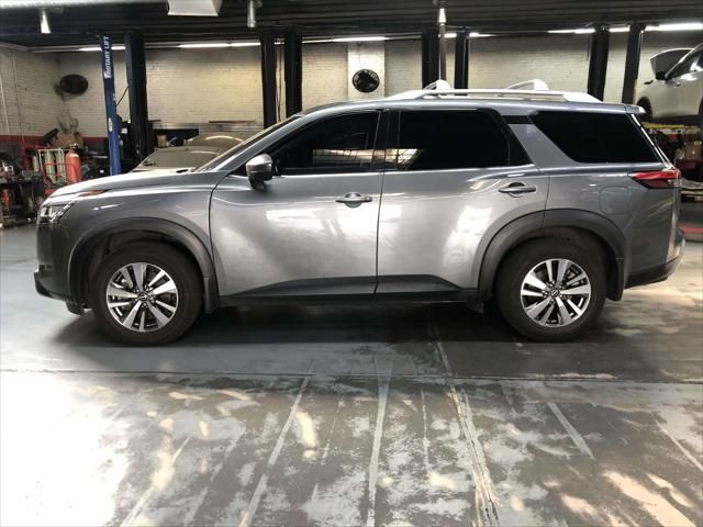 2022 Nissan Pathfinder SL