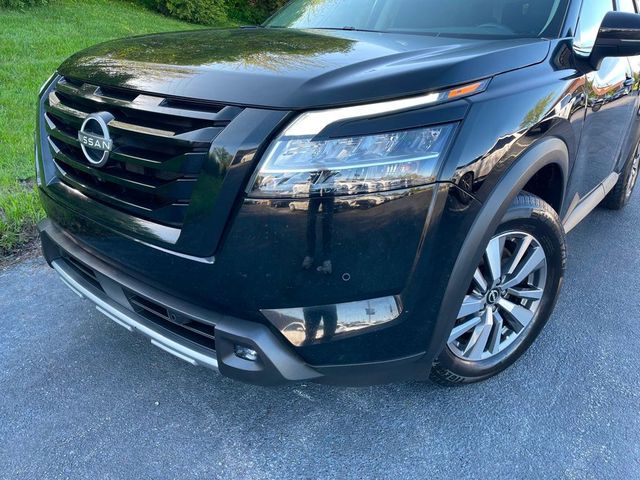 2022 Nissan Pathfinder SL