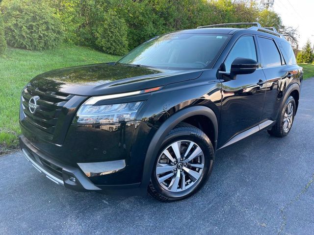 2022 Nissan Pathfinder SL