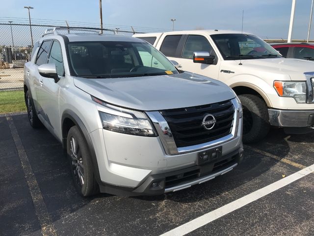 2022 Nissan Pathfinder SL