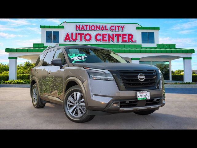 2022 Nissan Pathfinder SL
