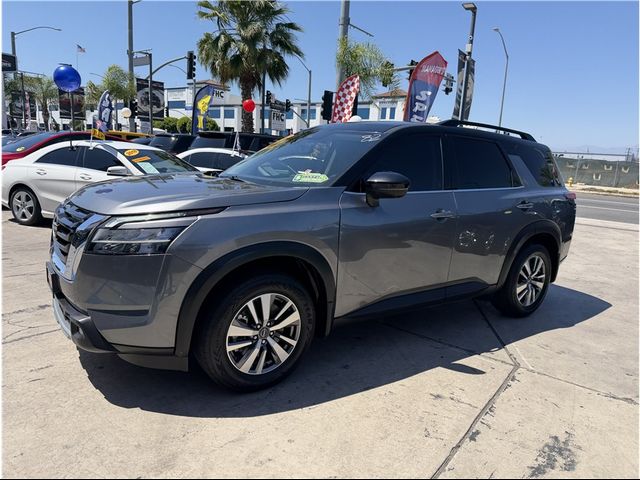 2022 Nissan Pathfinder SL