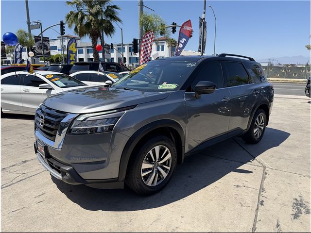 2022 Nissan Pathfinder SL