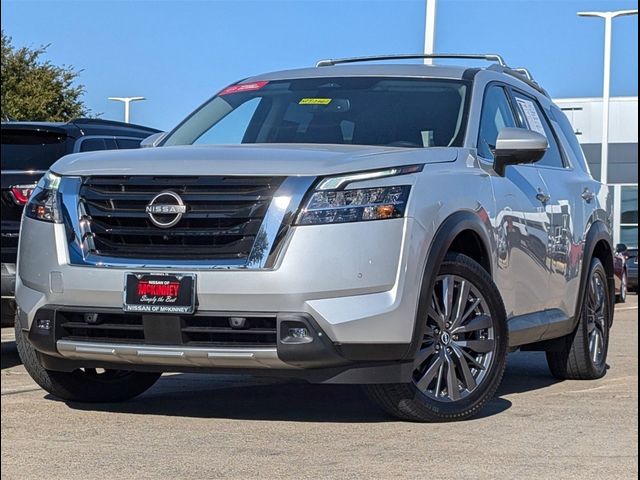 2022 Nissan Pathfinder SL