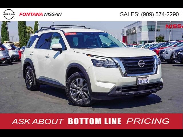 2022 Nissan Pathfinder SV