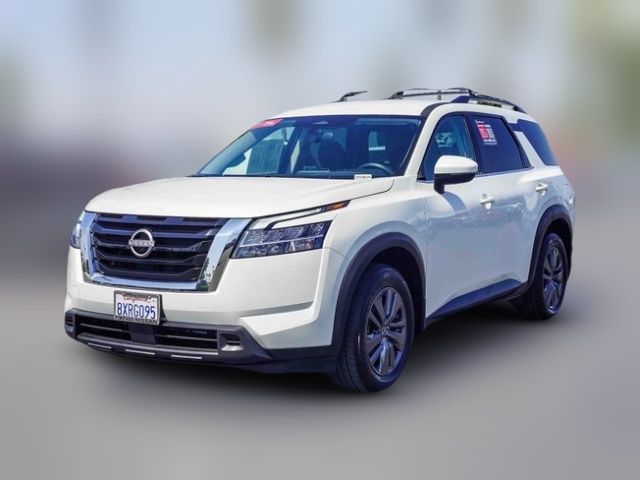 2022 Nissan Pathfinder SV