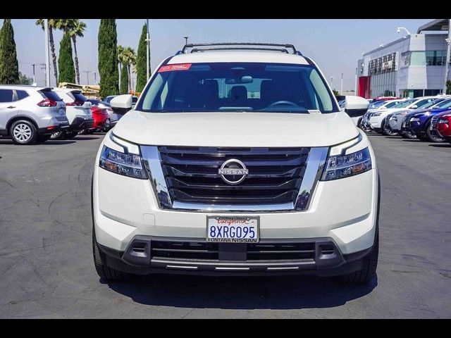 2022 Nissan Pathfinder SV