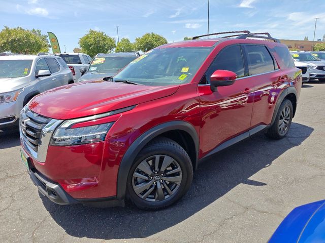 2022 Nissan Pathfinder SV