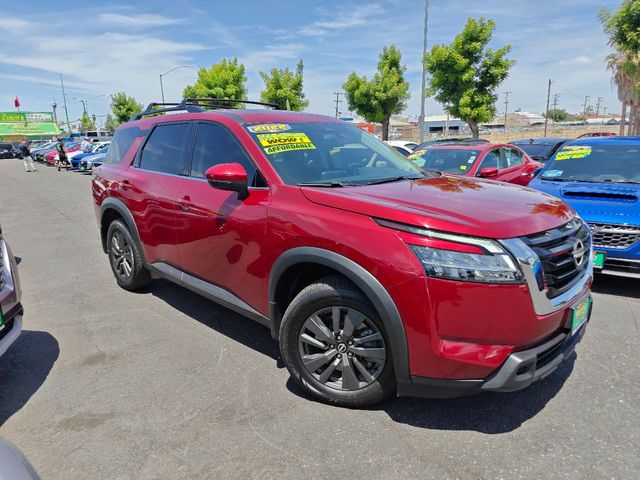 2022 Nissan Pathfinder SV