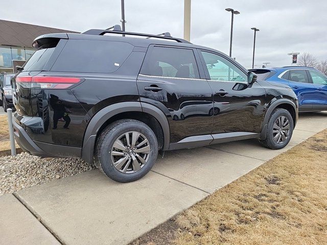 2022 Nissan Pathfinder SV