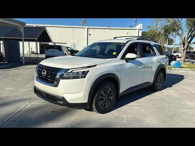 2022 Nissan Pathfinder SV