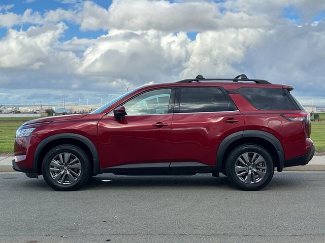 2022 Nissan Pathfinder SV