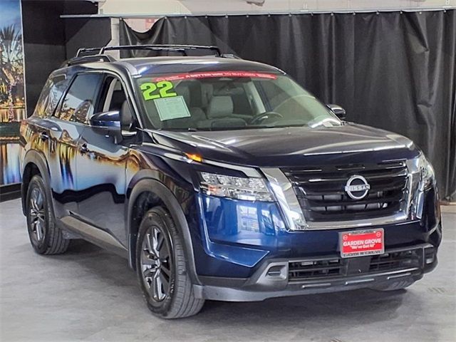 2022 Nissan Pathfinder SV