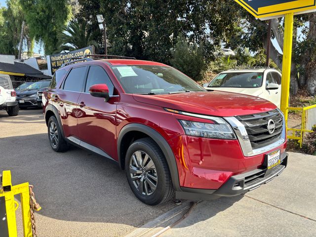 2022 Nissan Pathfinder SV