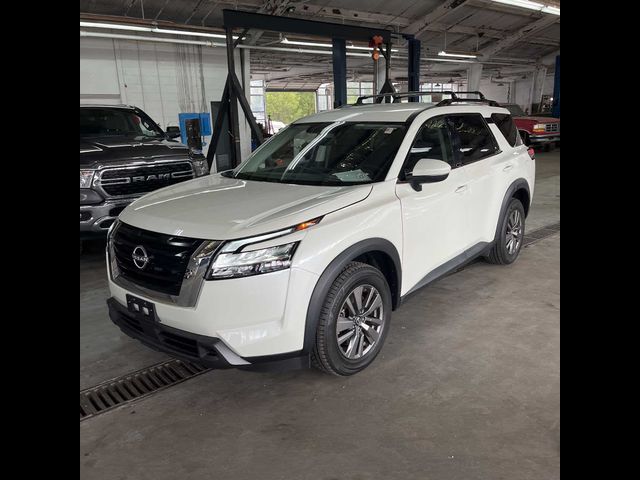 2022 Nissan Pathfinder SV