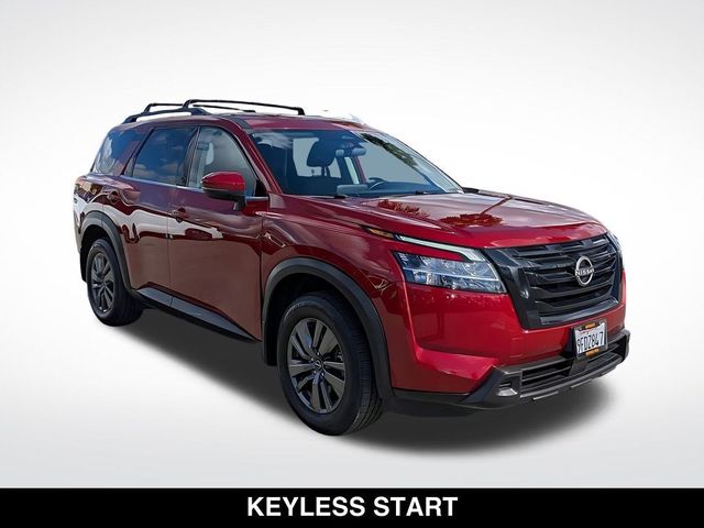 2022 Nissan Pathfinder SV