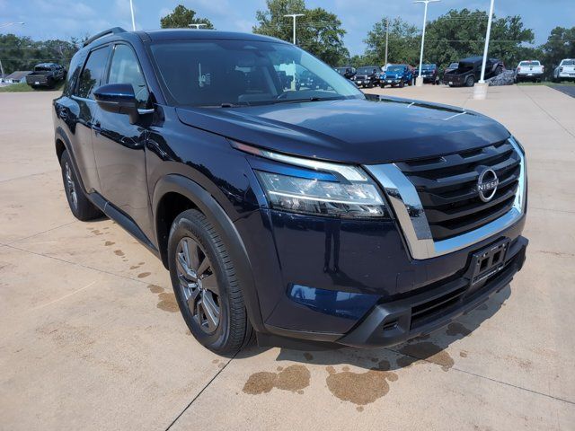 2022 Nissan Pathfinder SV