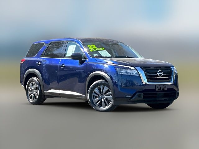 2022 Nissan Pathfinder SV