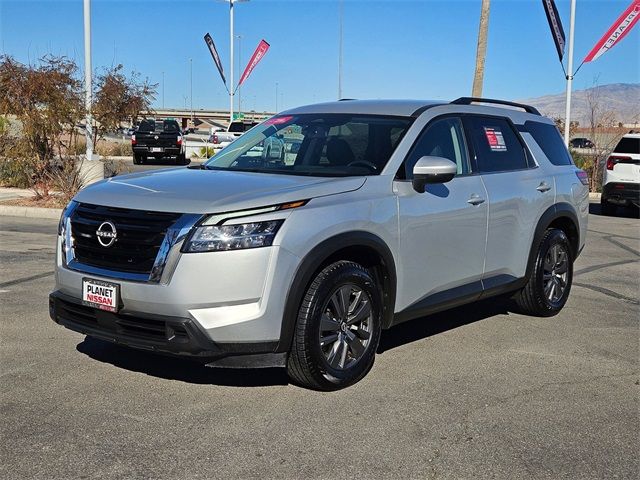 2022 Nissan Pathfinder SV