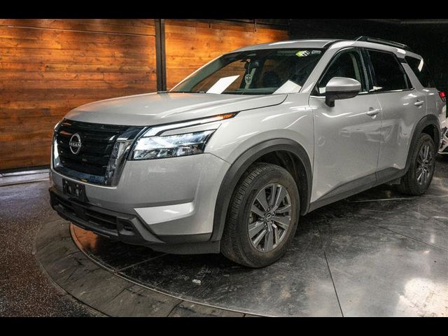 2022 Nissan Pathfinder SV