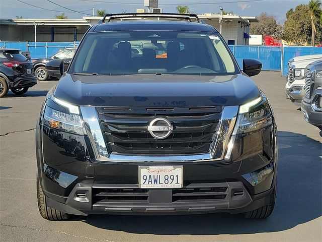 2022 Nissan Pathfinder SV