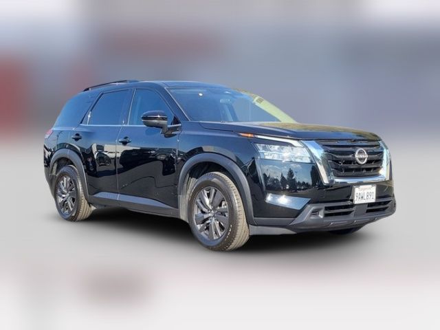 2022 Nissan Pathfinder SV