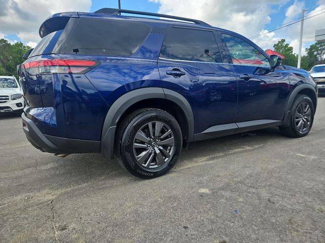 2022 Nissan Pathfinder SV