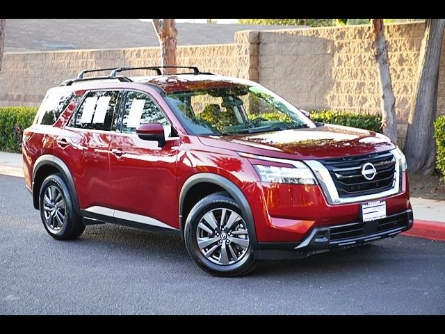 2022 Nissan Pathfinder SV