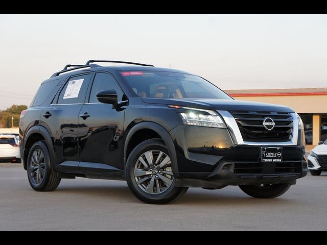 2022 Nissan Pathfinder SV