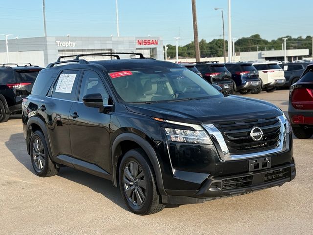 2022 Nissan Pathfinder SV