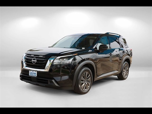 2022 Nissan Pathfinder SV