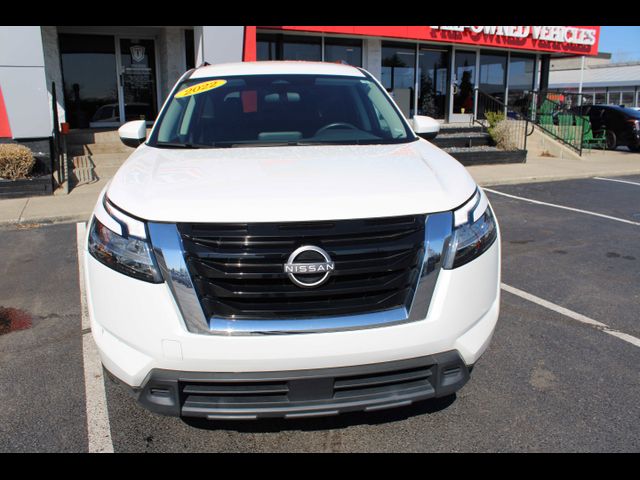 2022 Nissan Pathfinder SV