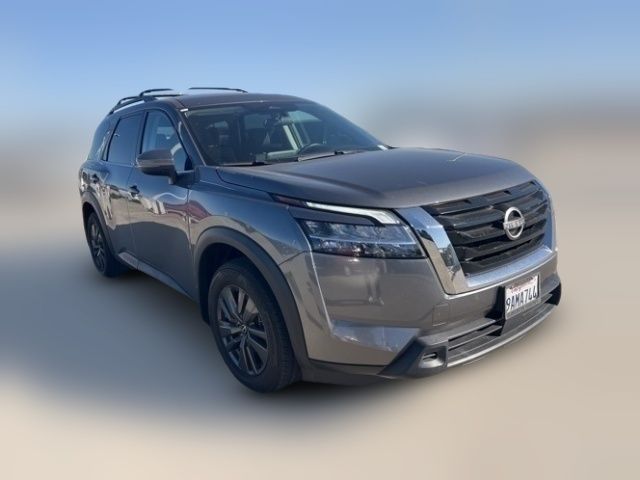 2022 Nissan Pathfinder SV