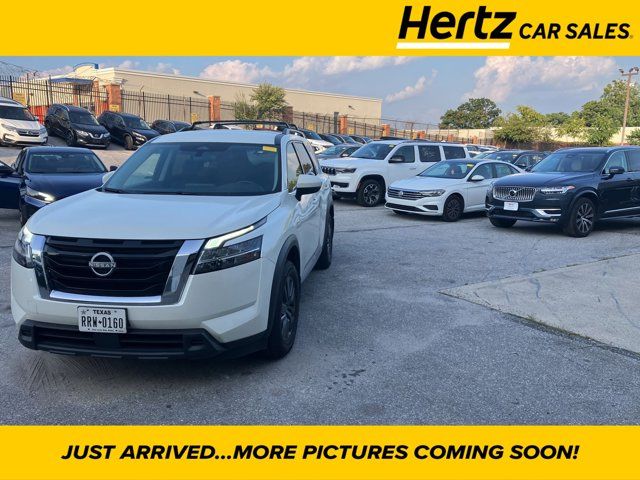 2022 Nissan Pathfinder SV