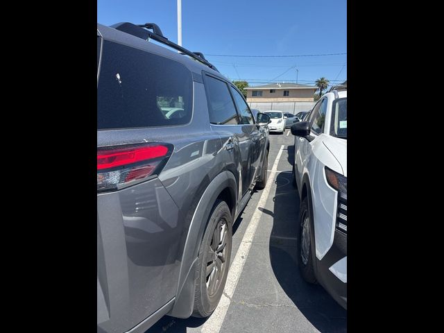 2022 Nissan Pathfinder SV