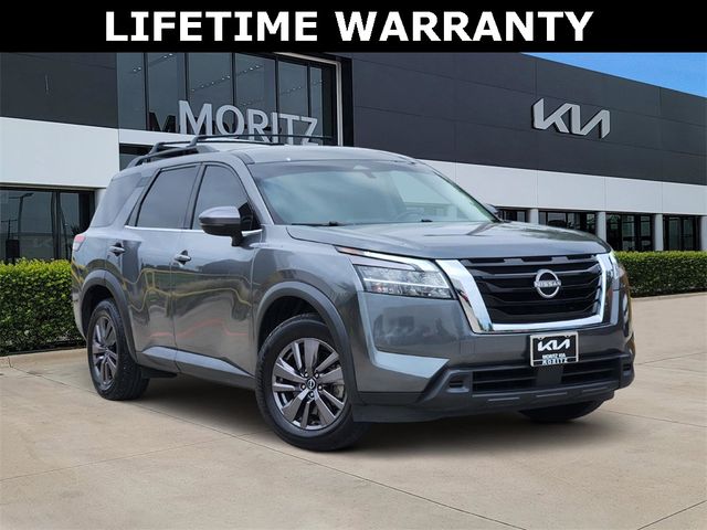2022 Nissan Pathfinder SV