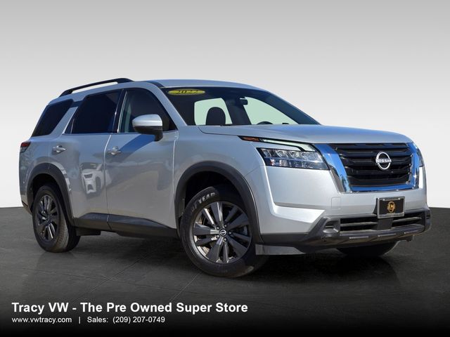 2022 Nissan Pathfinder SV