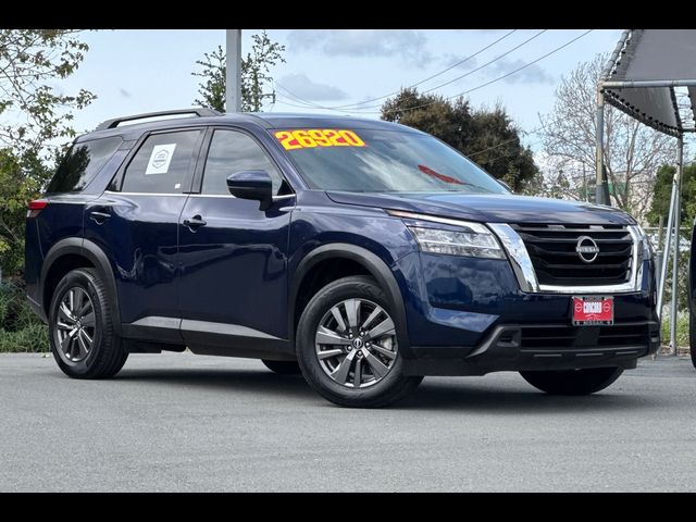 2022 Nissan Pathfinder SV
