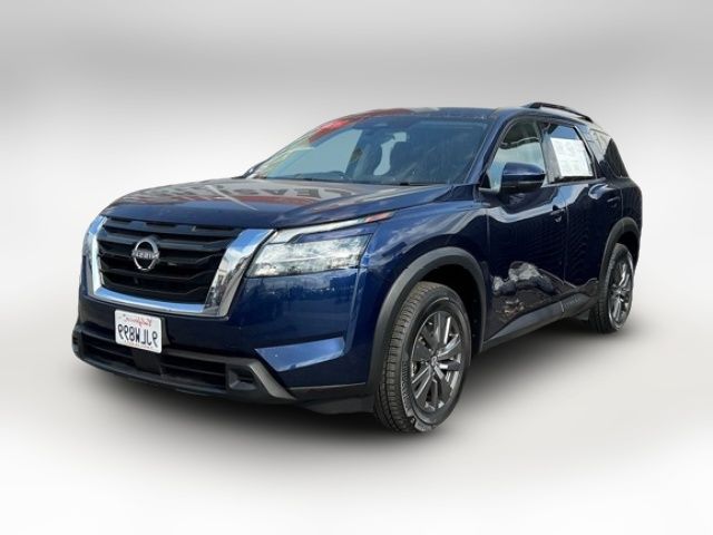 2022 Nissan Pathfinder SV