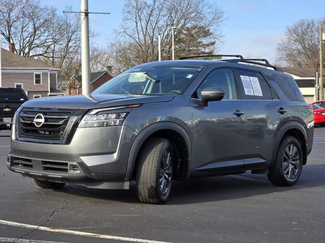 2022 Nissan Pathfinder SV