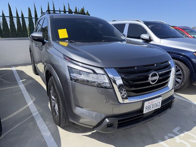 2022 Nissan Pathfinder SV