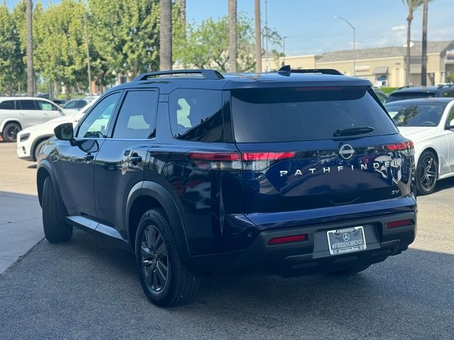 2022 Nissan Pathfinder SV