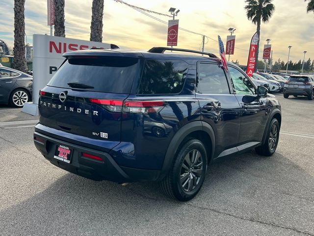 2022 Nissan Pathfinder SV