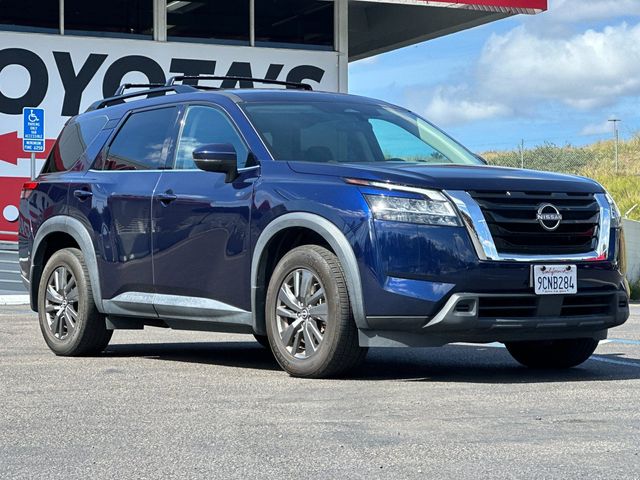 2022 Nissan Pathfinder SV