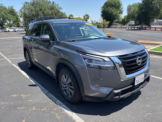 2022 Nissan Pathfinder SV