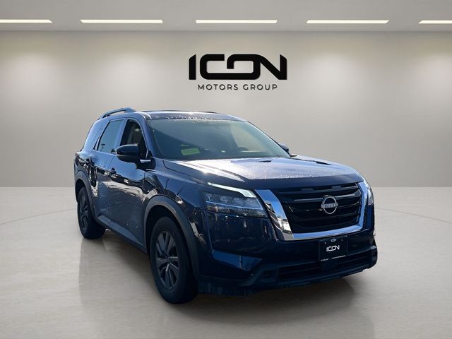 2022 Nissan Pathfinder SV