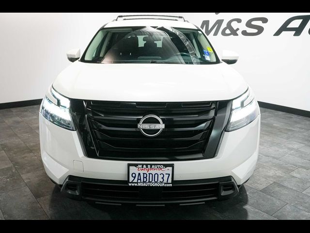 2022 Nissan Pathfinder SV
