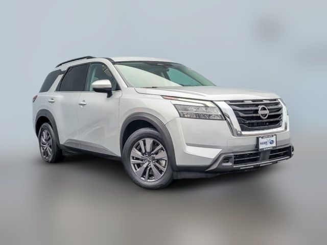 2022 Nissan Pathfinder SV