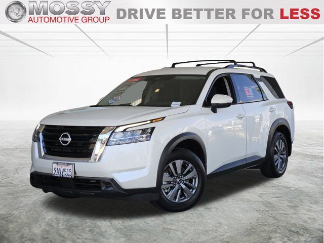 2022 Nissan Pathfinder SV