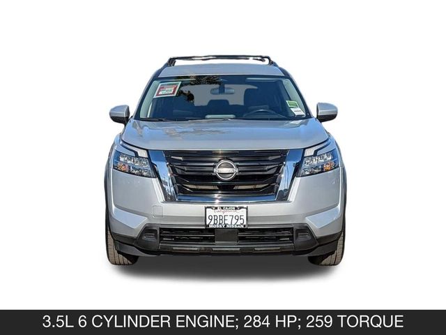 2022 Nissan Pathfinder SV